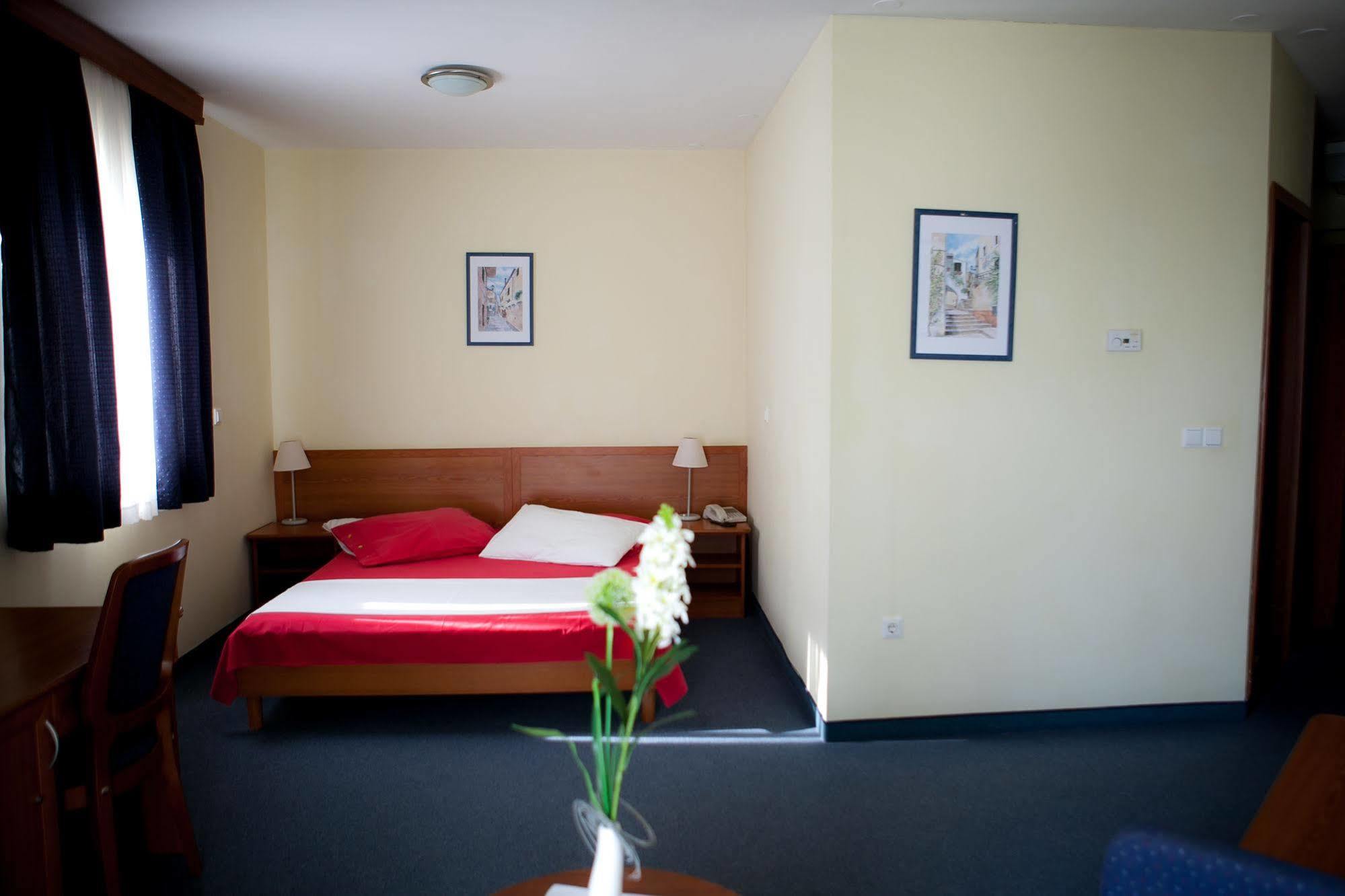 Hotel Arcus Residence メドゥリン エクステリア 写真